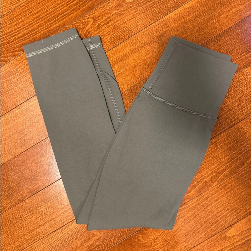 Lululemon Wunder Under High-Rise Luxtreme Leggings 25” - Picture 5 of 8